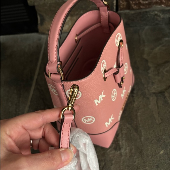 Michael Kors Mercer Small Logo Embossed Leather Bucket Bag - Picture 10 of 11